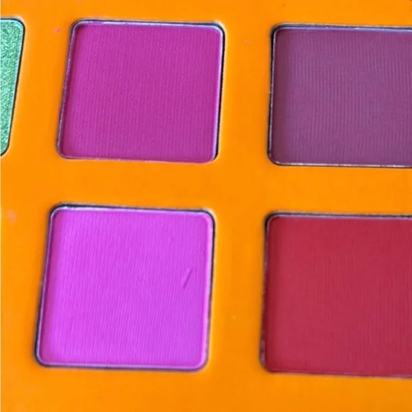 Sassy Jones Makeup Palette, Remover Wipes, Eyeliner, Setting Spray, Face Primer - Picture 6 of 8